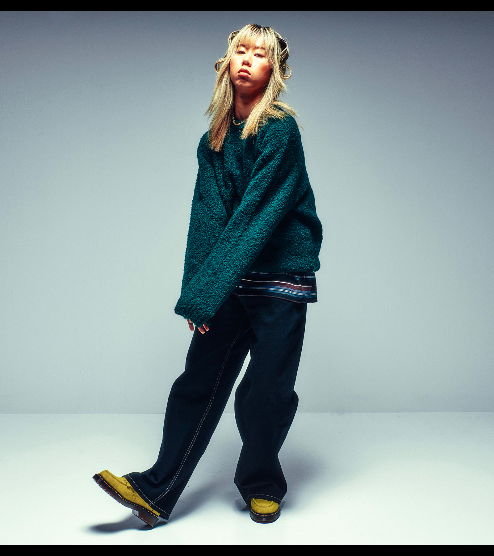 EDWIN AUTUMN WINTER LOOKBOOK EDITORIAL 2024 DUN TEXTURED SWEAT PINEGREEN